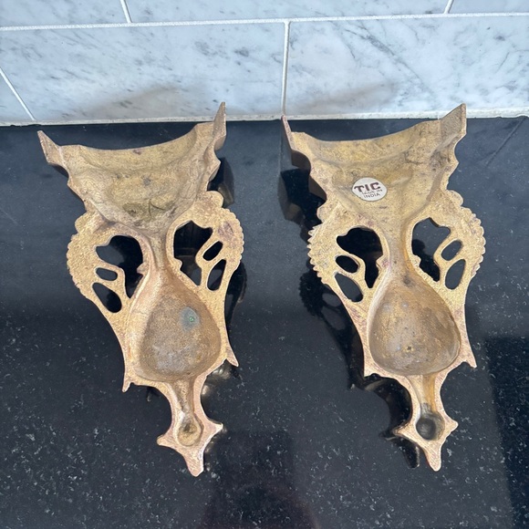 Vintage Pair of Ornate Brass Wall Brackets / Decorative Sconces / Wall Pockets - Picture 7 of 11